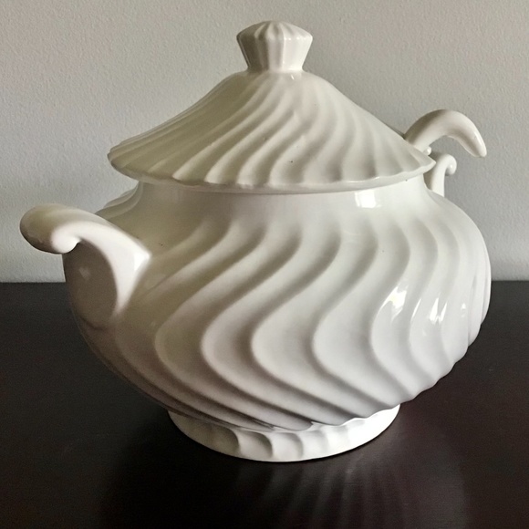 Ceramic Soup Tureen - Picture 1 of 9